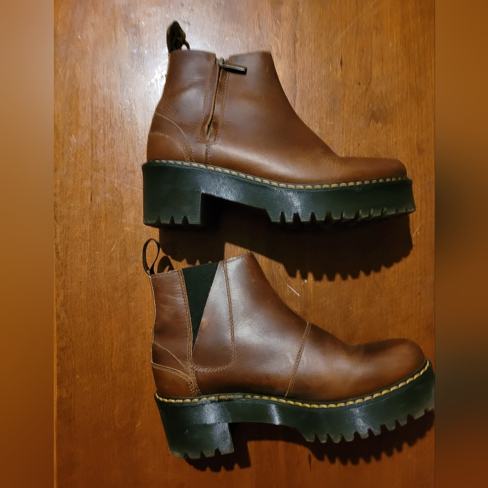 ROMETTY WOMEN'S LEATHER CHELSEA BOOTS